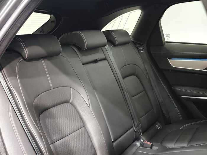 2024 Jaguar F-PACE P250 R-Dynamic SE