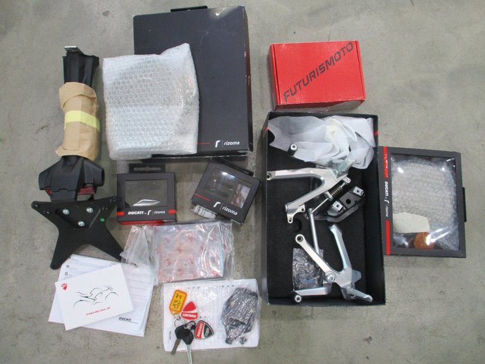 2023 DUCATI PANIGALE V4 SP2 ANNIVERSARIO BLACK/SILVER