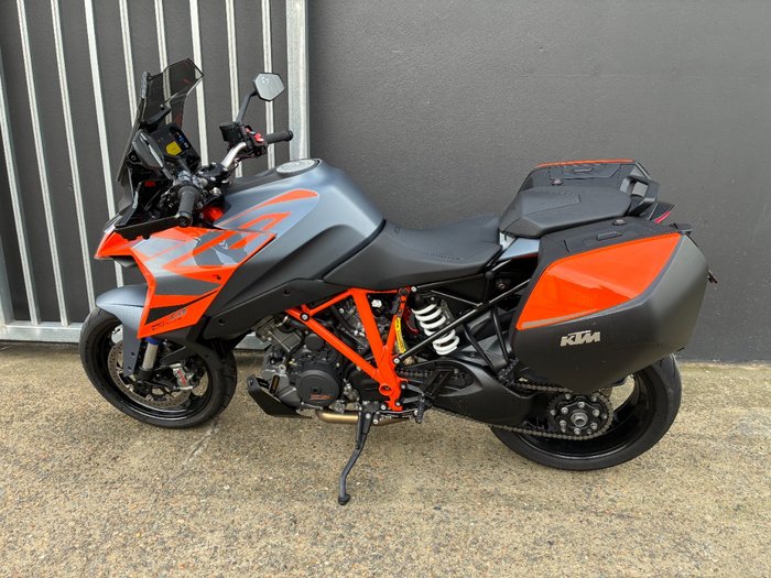 2022 Ktm 1290 SUPER DUKE GT ORANGE