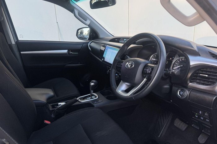 2022 Toyota Hilux SR5