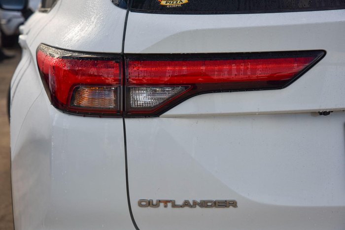 2021 Mitsubishi Outlander ES