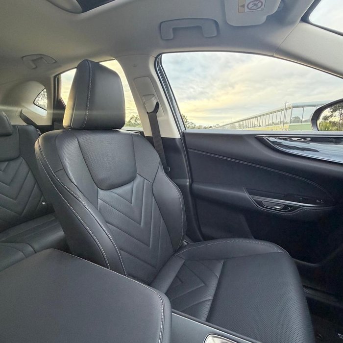 2026 Lexus NX 450h+ Luxury