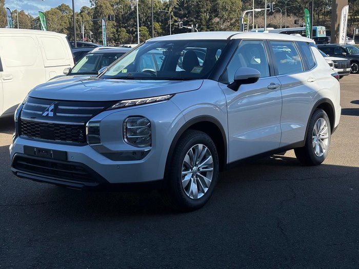 2026 Mitsubishi Outlander ES