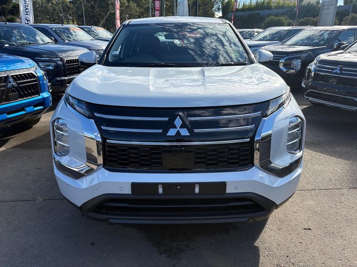 2026 Mitsubishi Outlander ES