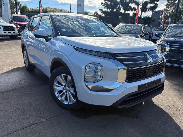 2026 Mitsubishi Outlander ES