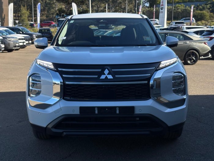 2026 Mitsubishi Outlander ES