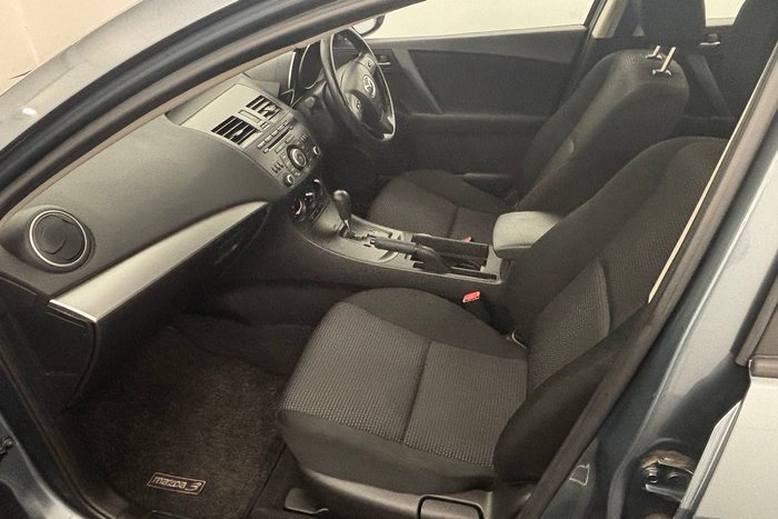 2011 Mazda 3 Neo