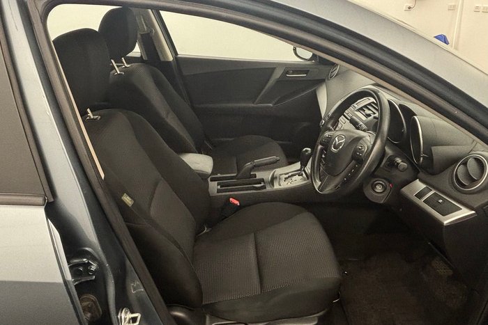 2011 Mazda 3 Neo