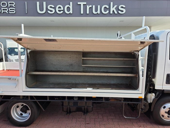 2010 Isuzu Npr275 2 Ton Tray/Box/H Racks