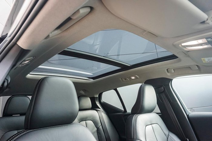2026 Volvo XC40 Plus B4