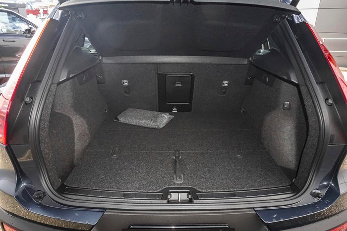 2026 Volvo XC40 Plus B4