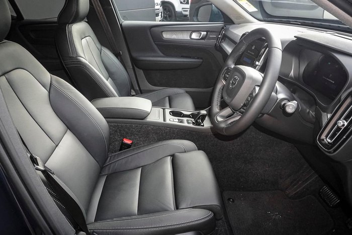 2026 Volvo XC40 Plus B4