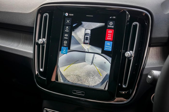 2026 Volvo XC40 Plus B4
