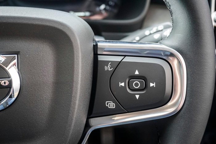 2026 Volvo XC40 Plus B4