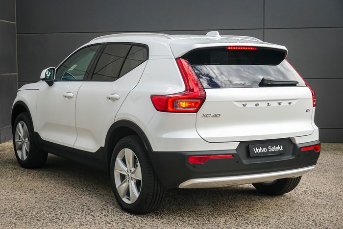 2026 Volvo XC40 Plus B4