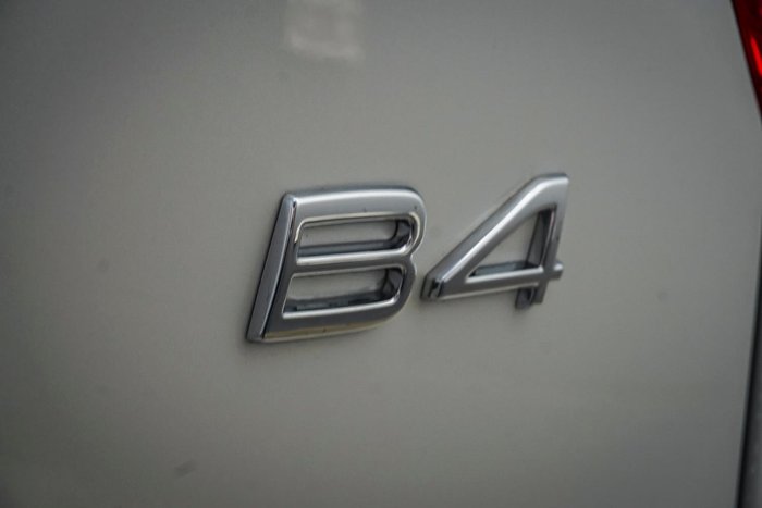 2026 Volvo XC40 Plus B4