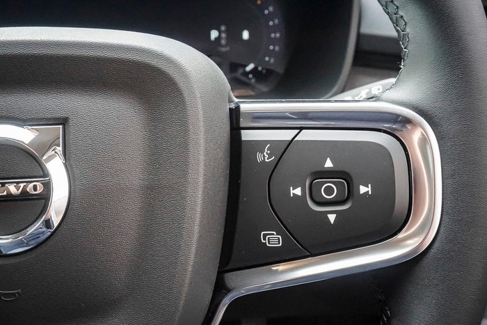 2026 Volvo XC40 Plus B4