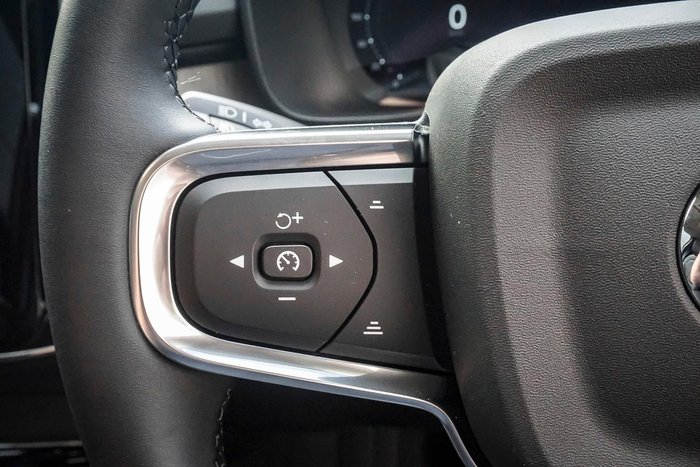 2026 Volvo XC40 Plus B4