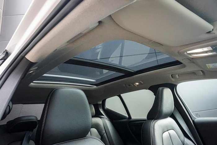 2026 Volvo XC40 Plus B4