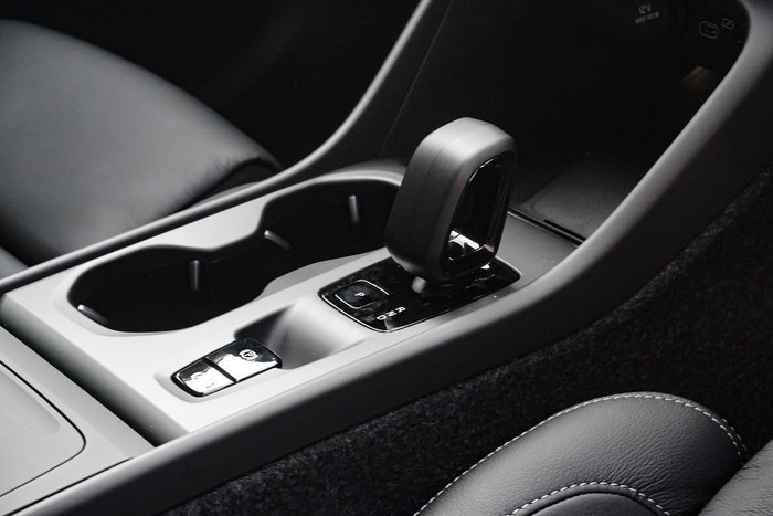 2026 Volvo XC40 Plus B4