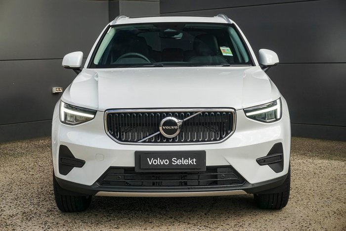 2026 Volvo XC40 Plus B4
