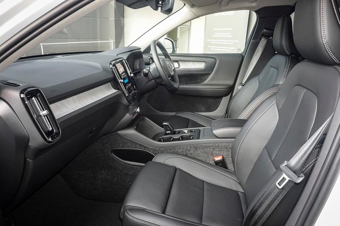 2026 Volvo XC40 Plus B4