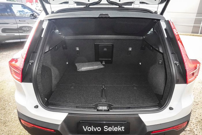 2026 Volvo XC40 Plus B4