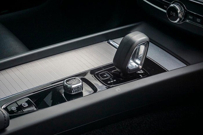 2023 Volvo XC60 Plus B5