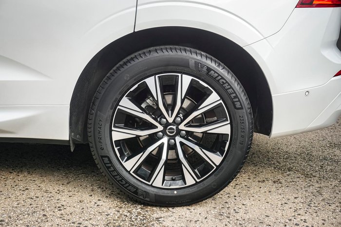 2023 Volvo XC60 Plus B5