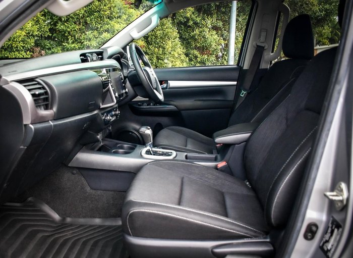 2021 Toyota Hilux SR5