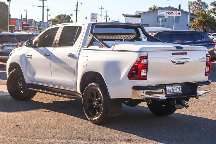 2022 Toyota Hilux SR5