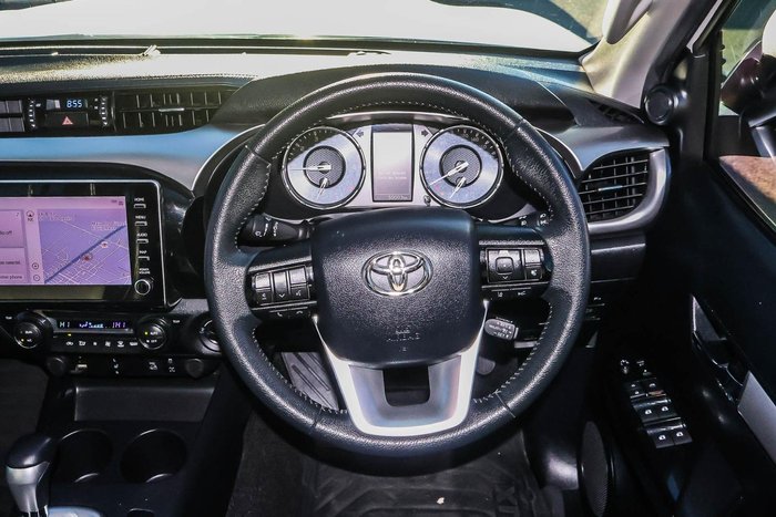 2022 Toyota Hilux SR5