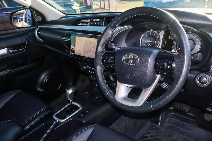 2022 Toyota Hilux SR5
