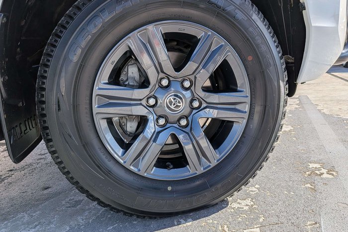 2023 Toyota Hilux SR