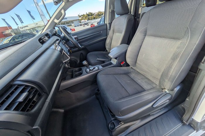 2023 Toyota Hilux SR