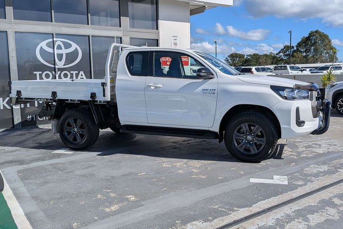 2023 Toyota Hilux SR