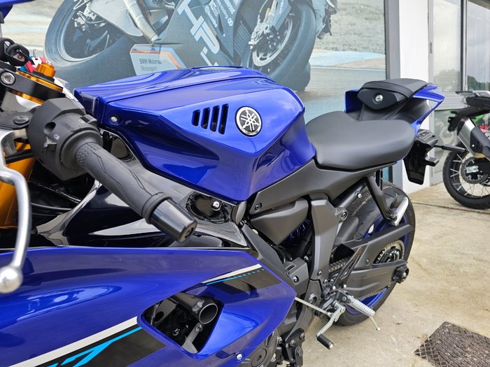 2025 Yamaha YZF-R7LA