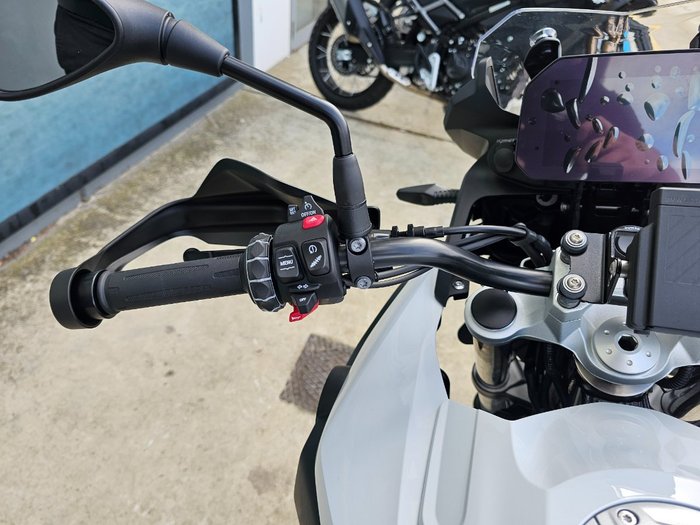 2026 BMW Motorrad F 800 GS LIGHT WHITE