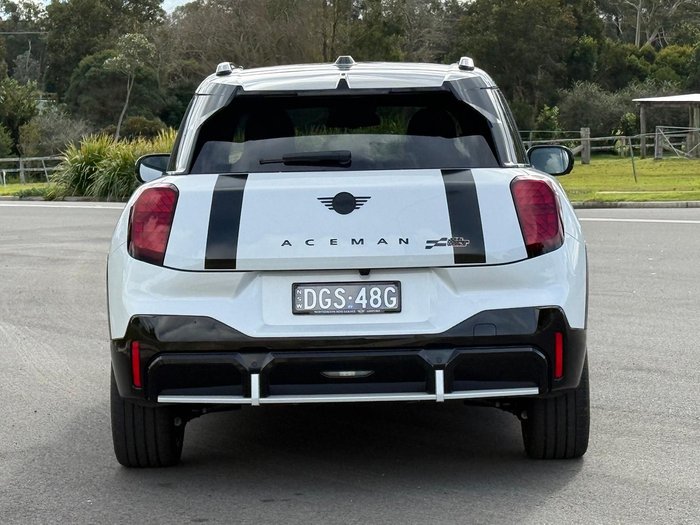 2026 MINI Aceman JCW E Favoured