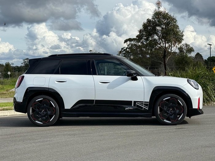 2026 MINI Aceman JCW E Favoured
