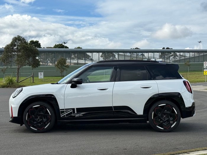 2026 MINI Aceman JCW E Favoured