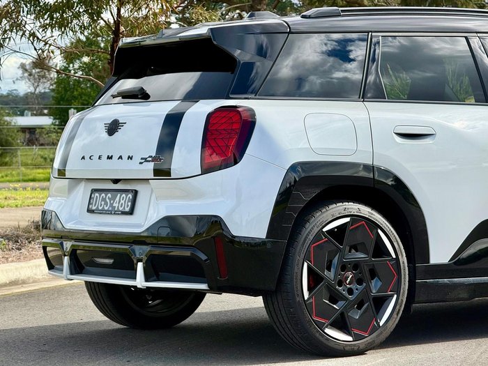 2026 MINI Aceman JCW E Favoured