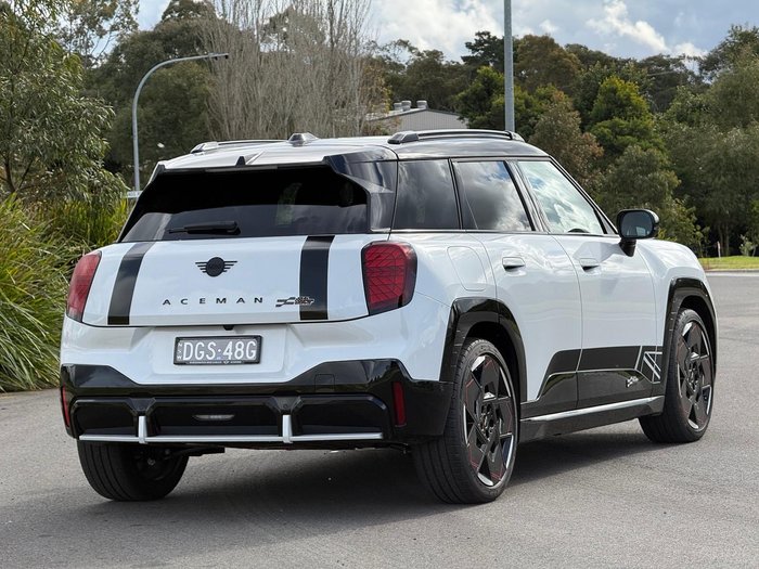 2026 MINI Aceman JCW E Favoured