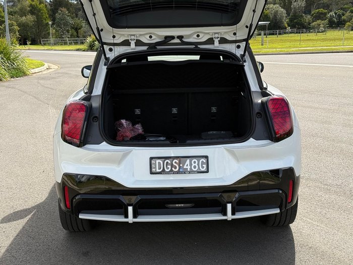 2026 MINI Aceman JCW E Favoured
