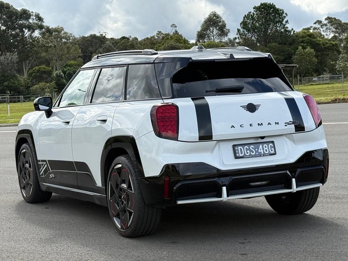 2026 MINI Aceman JCW E Favoured