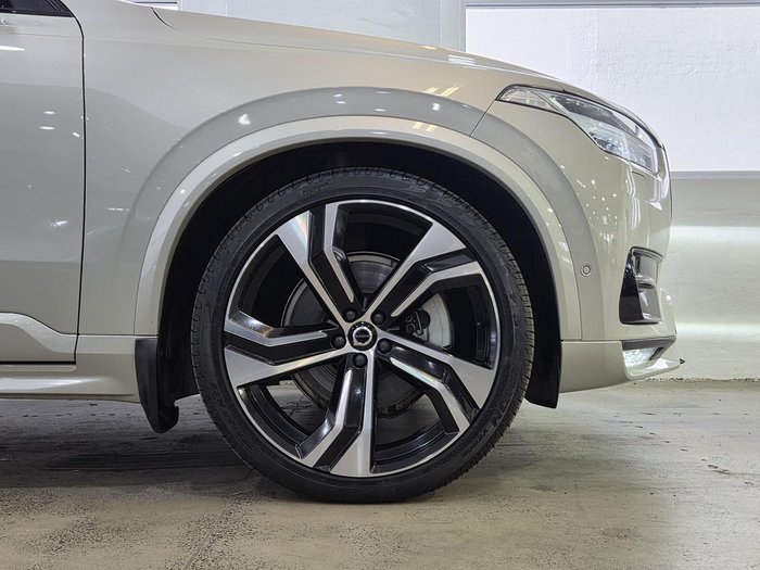 2022 Volvo XC90 B6 R-Design