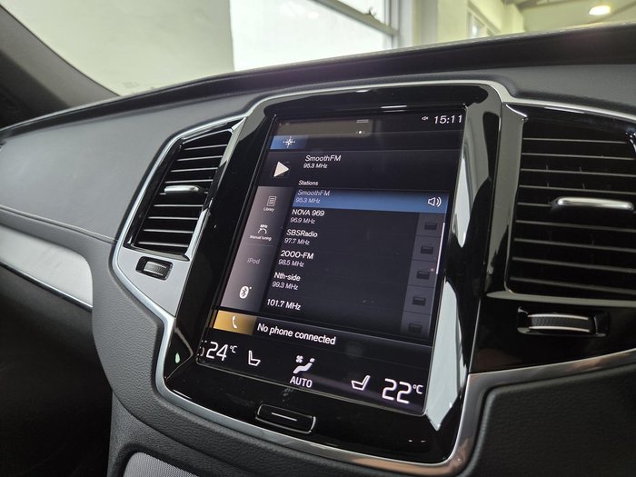 2022 Volvo XC90 B6 R-Design