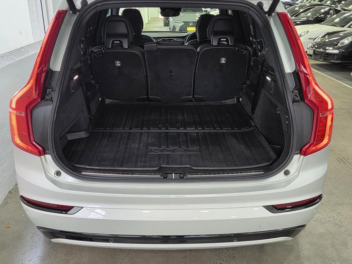 2022 Volvo XC90 B6 R-Design