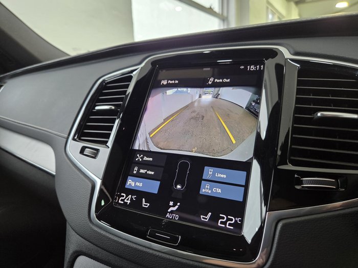 2022 Volvo XC90 B6 R-Design