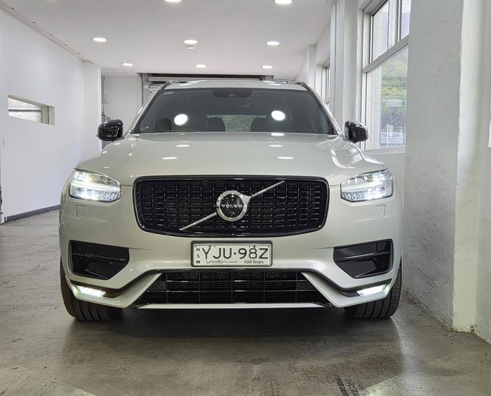 2022 Volvo XC90 B6 R-Design